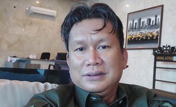 Pemimpin Ajak Rakyat Merasa Iba atas Kegagalan Kinerja Sendiri