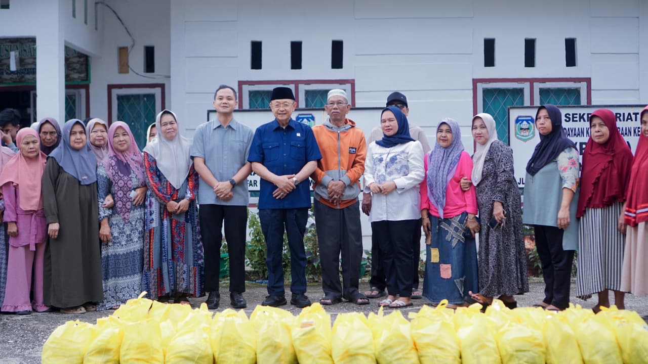 Cek Endra Salurkan Bantuan Sembako SKK Migas untuk Masyarakat Rentan di Kecamatan Sarolangun