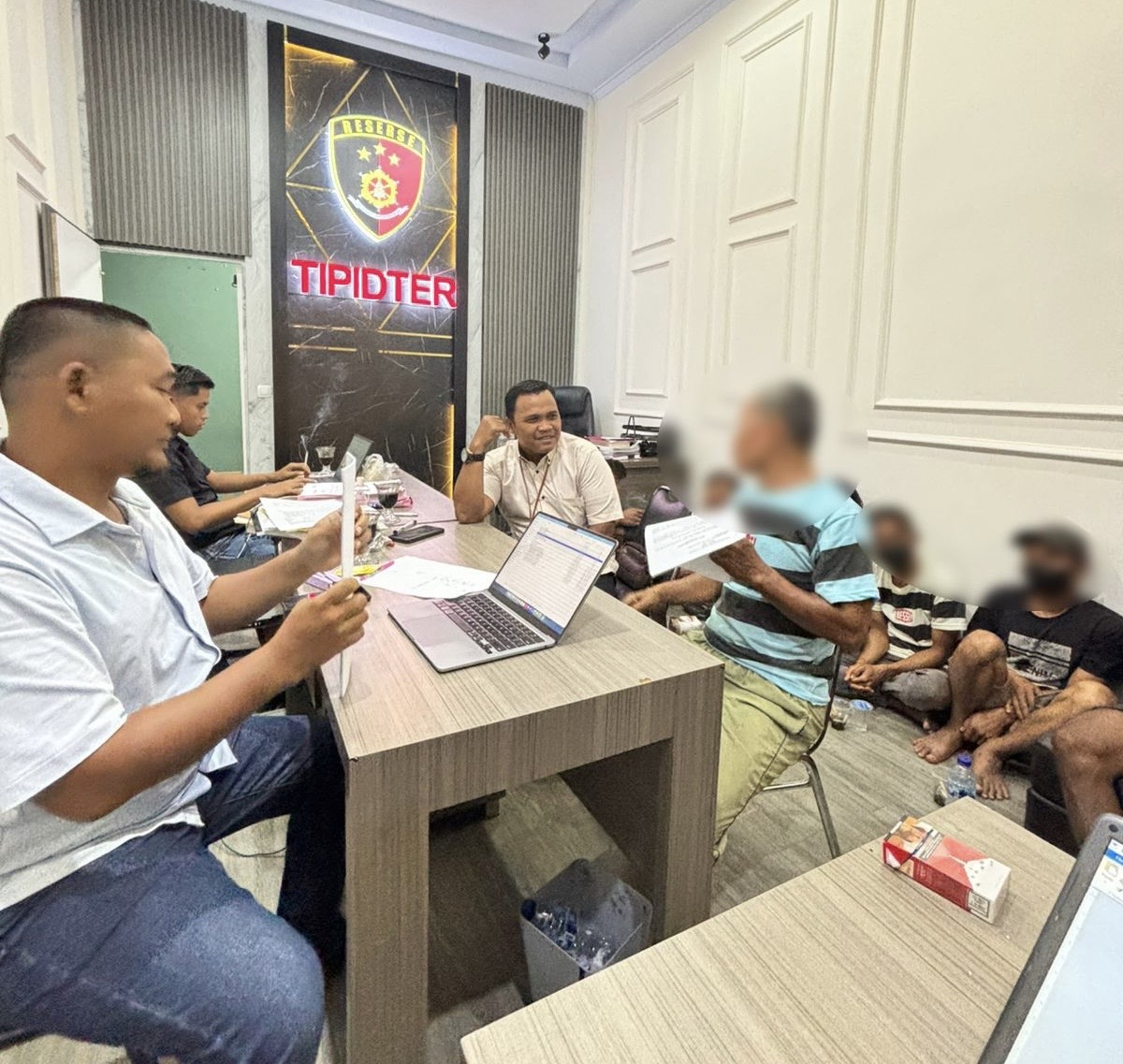 Polres Tebo Ringkus 8 Penambang Emas Ilegal di Desa Puntikalo, Sejumlah Barang Bukti Disita