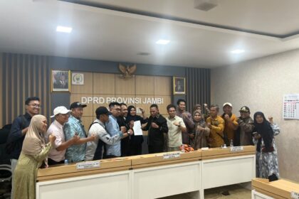 Komisi III DPRD Provinsi Jambi Rekomendasikan Relokasi Stockpile Batubara PT. Sinar Anugrah Sukses dalam Rapat Dengar Pendapat 6b0d1c26 3719 405f a2c1 c0df2577d880